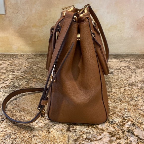 Michael Kors satchel. Luggage color - Picture 4 of 15